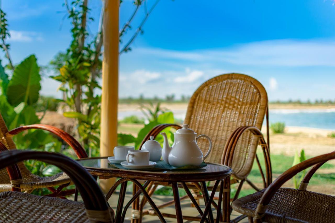 Blue Waters Hotel Аругам Бей Екстериор снимка